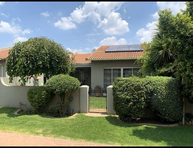 2 BEDROOM TOWNHOUSE FOR SALE IN FREEWAY PARK